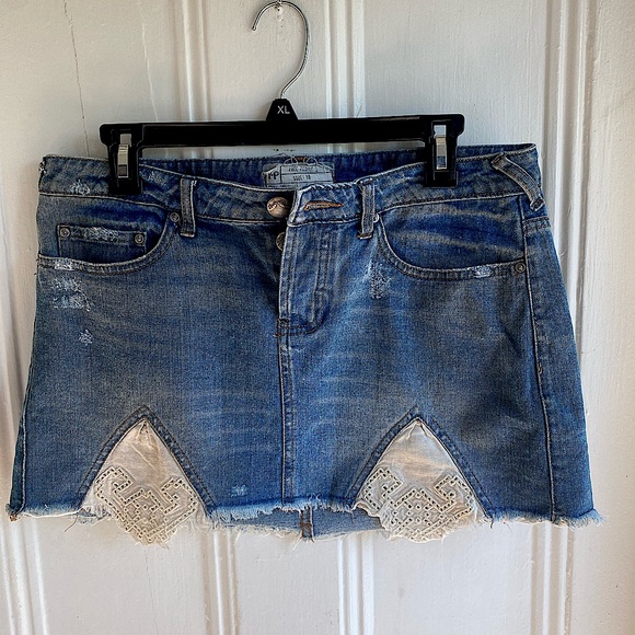 Free People Dresses & Skirts - Free People Tire Swing Distressed Denim Mini Skirt Sz 10us